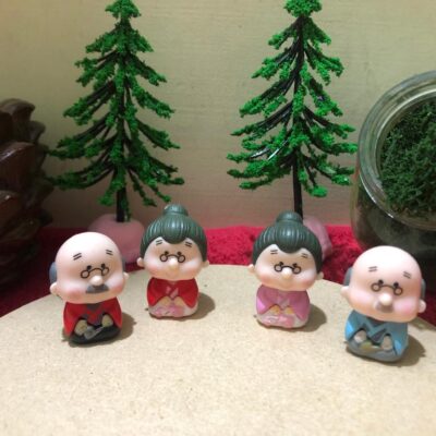 Miniature Grandparents Sitting Garden Fairy Garden Figurine (Resin Decor)