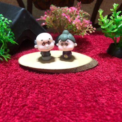 Miniature Grandparents Small Toy Fairy Garden Figurine (Resin Decor)