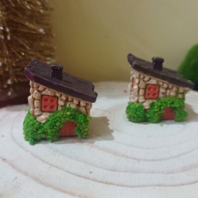 Miniature Slanting Hut for Fairy Garden (Resin Decor)