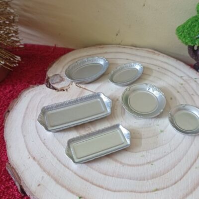 Miniature Silver Plates Set of 6 for Dollhouse Kitchen (Resin Decor)