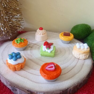 Miniature Pie and Cake for Dollhouse Kitchen (Resin Decor)