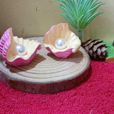 Miniature Pink Shell with Pearl for Beach Scene (Resin Decor)