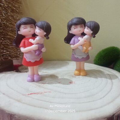 Miniature Daughter in Mother Lap Figure Fairy Garden Figurine (Resin Decor)