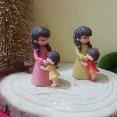 Miniature Mother and Daughter Figure Fairy Garden Figurine (Resin Decor)