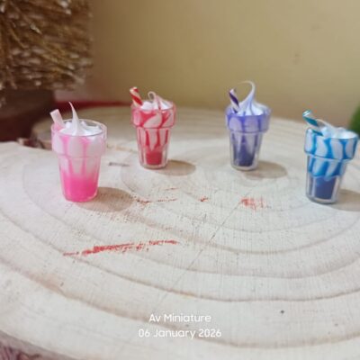 Miniature Milk Shake with Ice-Cream for Dollhouse Kitchen (Resin Decor)