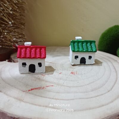 Miniature Hut Red and Green for Fairy Garden (Resin Decor)