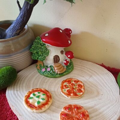 Miniature Pizza for Dollhouse Kitchen (Resin Decor)