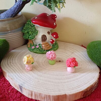 Miniature Mini Flower Pot for Desk & Fairy Garden (Resin Decor)